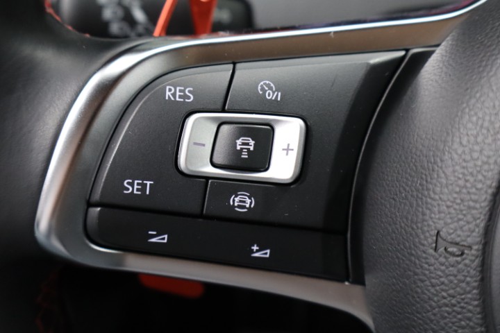 Volkswagen Golf GTI 2.0 TSI DSG