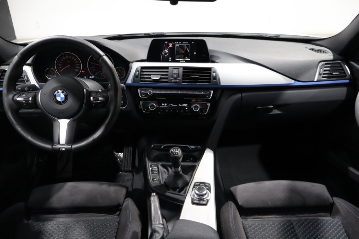 BMW 318i M PACK