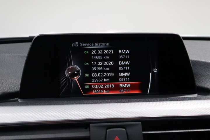 BMW 318i M PACK